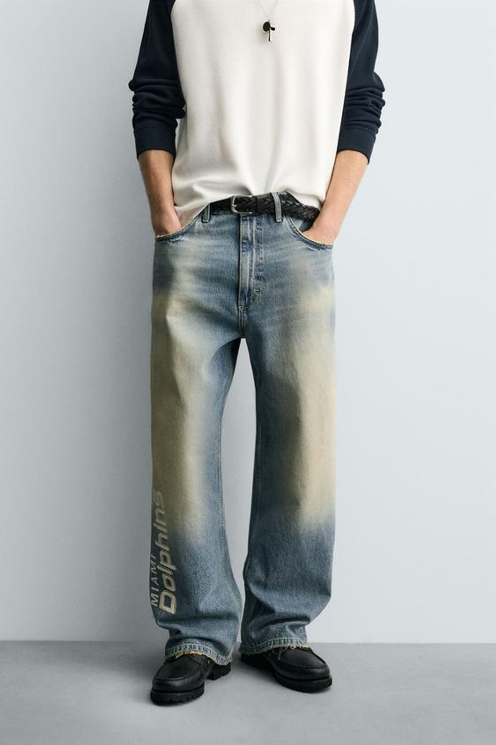 ZARA ДЖИНСЫ RELAXED FIT С ВЫШИВКОЙ NFL MIAMI DOLPHINS, ВЫЦВЕТШИЙ СИНИЙ