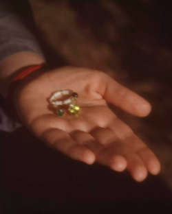 кольцо «цветок жизни» с хризолитом (10 мм)