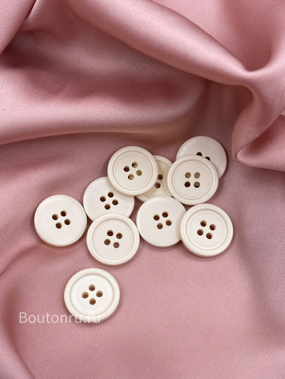 Пуговицы на прокол17 белые (молочные)