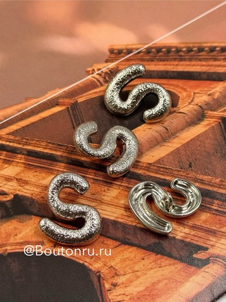 Пуговицы серебристые "S" Скиапар.