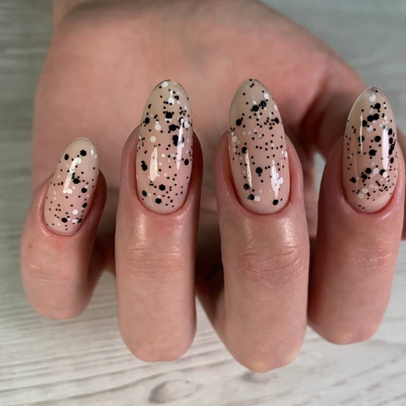 Универсальный топ Crazy Lak с хлопьями ( микс чёрных и белых) без лс 10мл