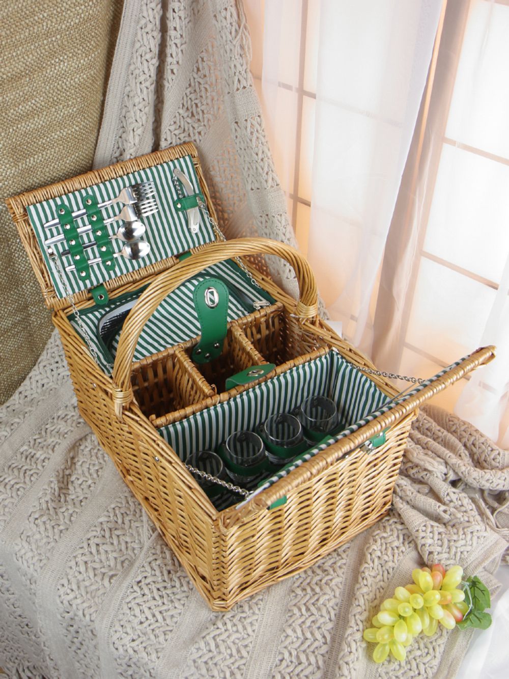 HOLYDAY BASKET Набор для пикника с термосумкой на 4 персоны