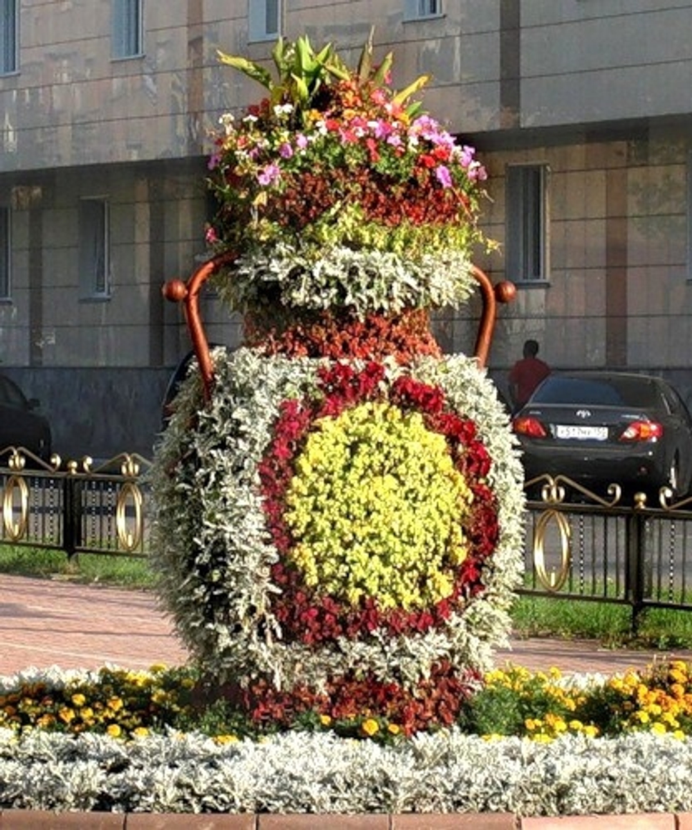 Топиарная фигура Кувшин