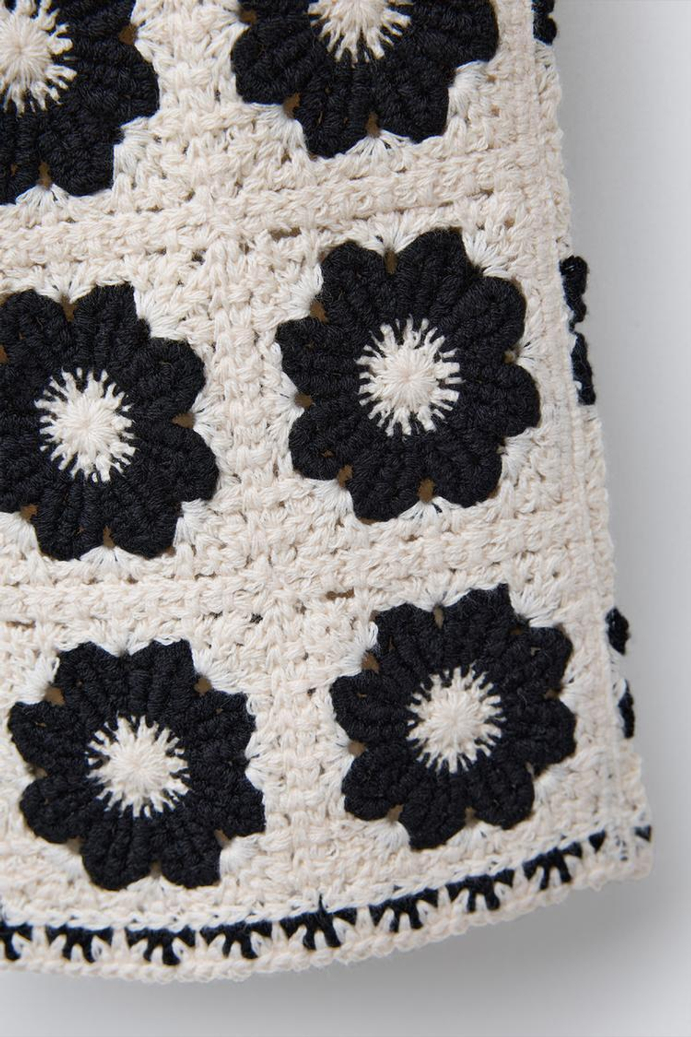 ZARA ТРИКОТАЖНЫЕ БРЮКИ ИЗ КРУЖЕВА КРОШЕ С ЦВЕТОЧНЫМ УЗОРОМ, ЭКРЮ/ЧЕРНЫЙ