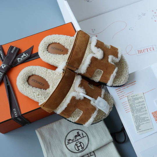 Сандалии из натуральной замши и меха ягненка