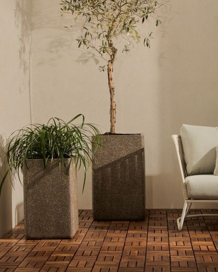 Набор из 2 высоких кашпо Minoa коричневого цвета из песчаника 44 x 44 см