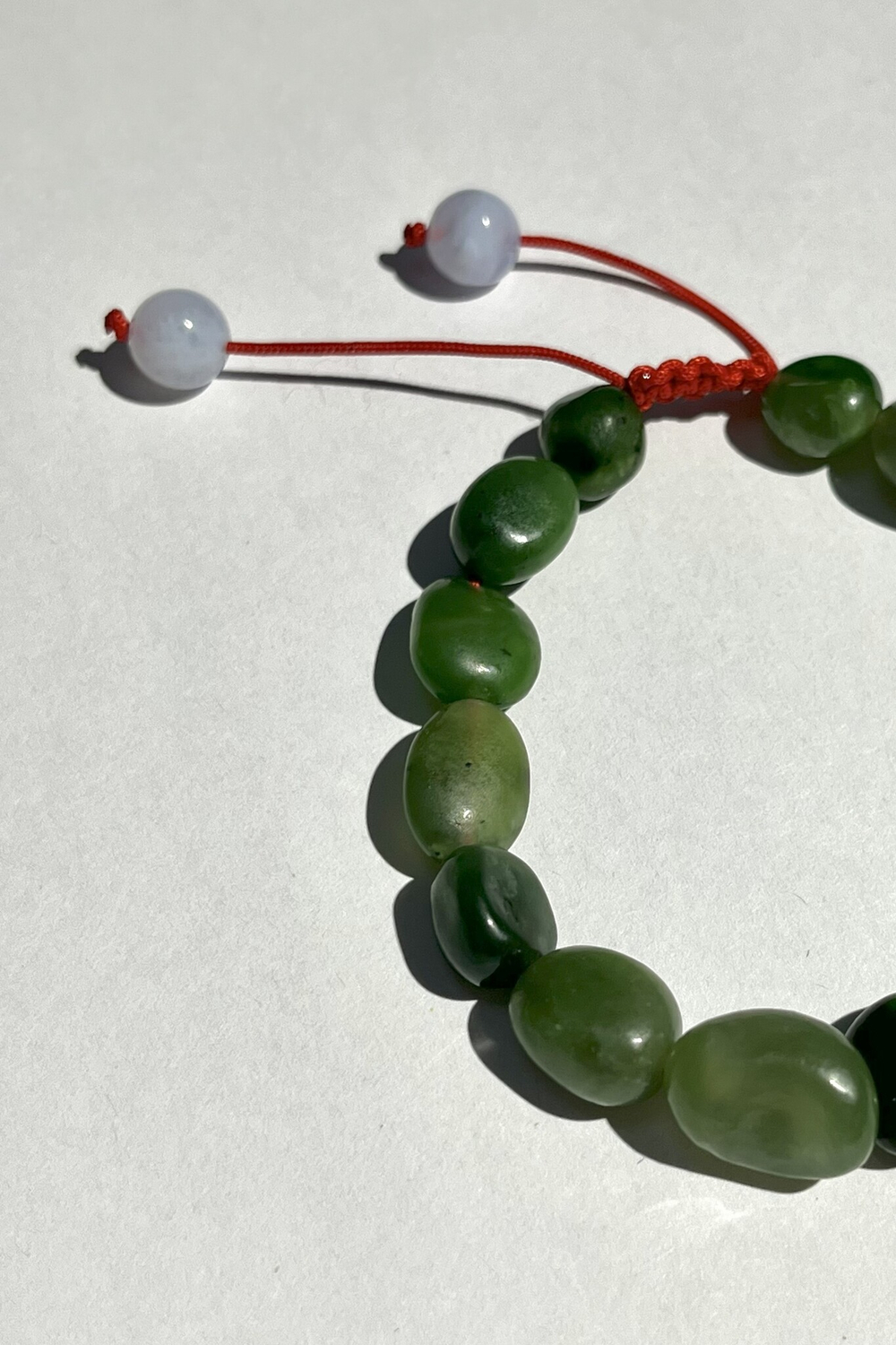 Браслет JADE из зеленого нефрита на нити