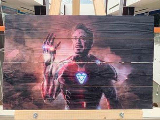 Картина на досках Тони Старк в перчатке (40х60см)