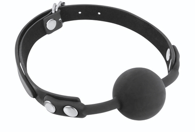 Черный силиконовый кляп-шарик на ремешках (Цвет: черный)