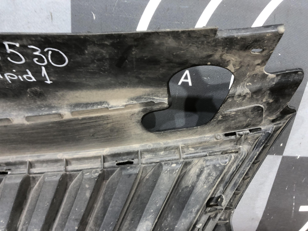 Решетка радиатора Skoda Rapid 1 12-20 Б/У Оригинал 5JA853668