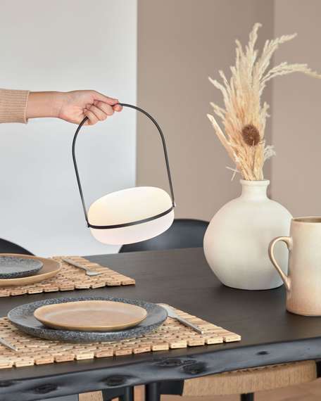 Переносная настольная лампа Tea с черной отделкой