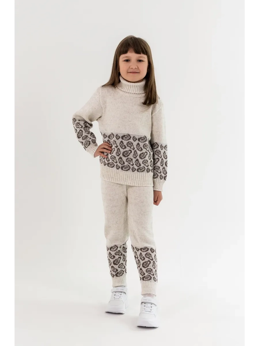 Свитер вязаный с горлом