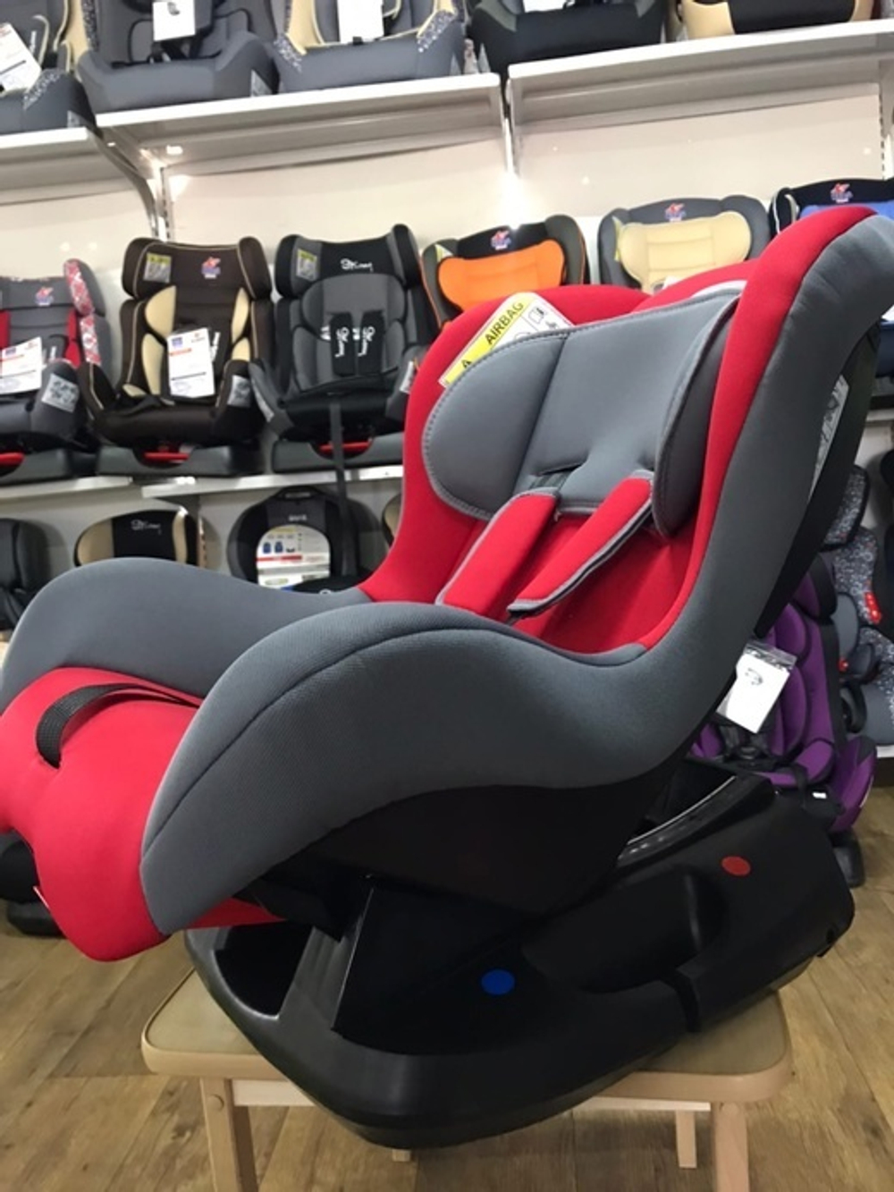 Детское автомобильное кресло Smile Kids  «Joy» красный, гр. 0+/1, 0-18 кг, шт