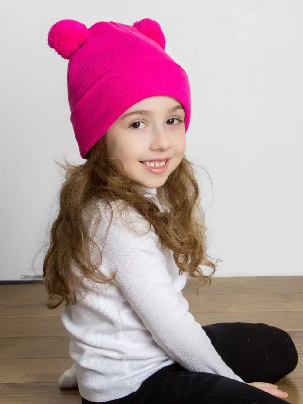 Шапка детская осенняя с помпонами