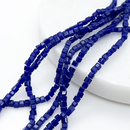 Бусины Куб, стекло, цвет индиго, размер около 28 мм, цена за нить 47 см