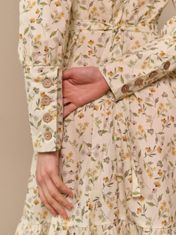 Платье с широкими манжетами