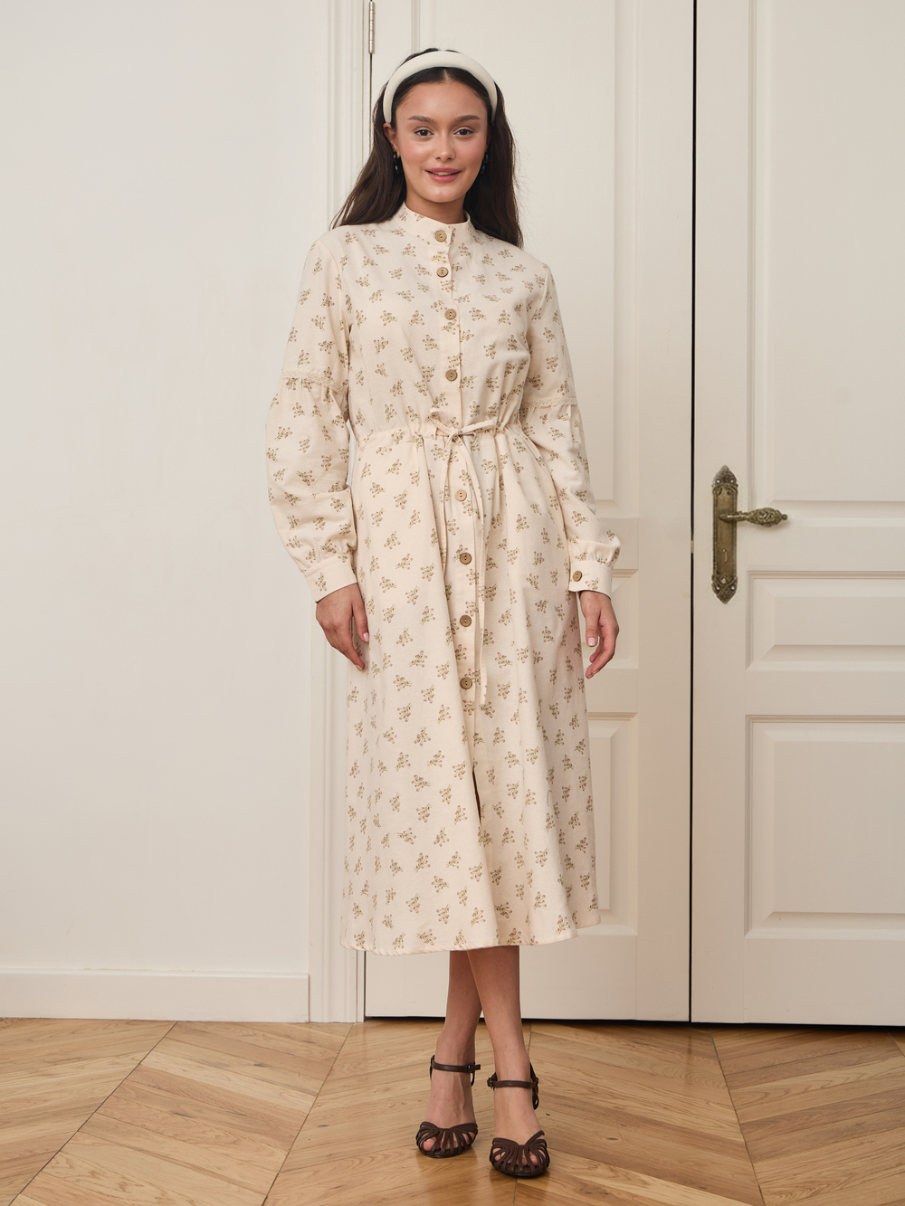 Платье-рубашка с кружевом