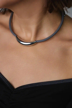 Колье "Моно" серый каучук с золотой вставкой