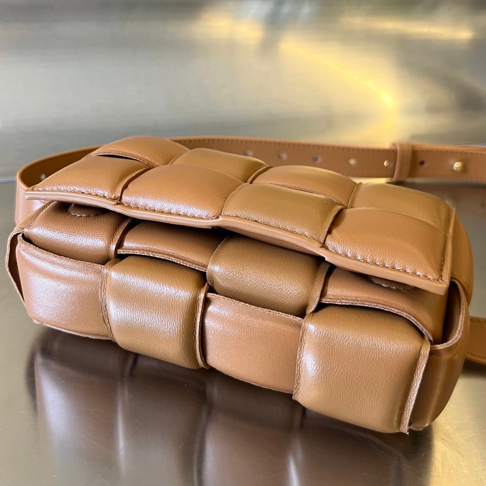 Bottega Veneta Mini Cassette 18 cm