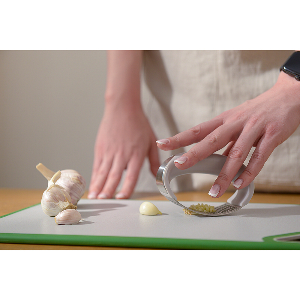 Пресс для чеснока vegard, 10,7 см, светло-серый