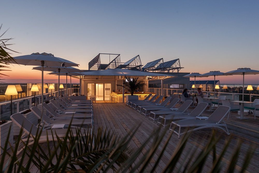 Шезлонг-лежак пластиковый Nardi Atlantico, белый, тортора