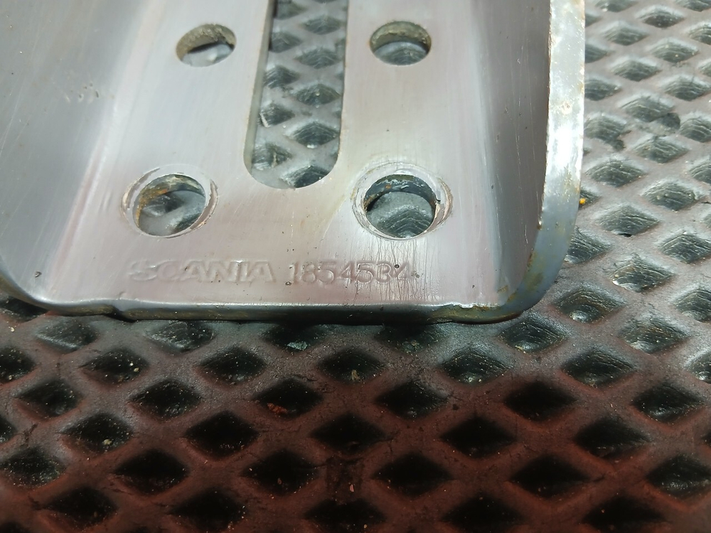 Кронштейн амортизатора заднего