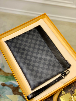 Louis Vuitton Pochette To-Go