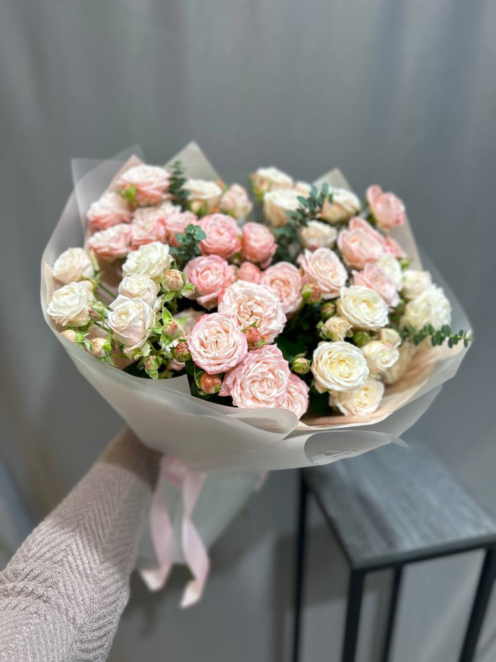 Кустовые розы романтический вечер