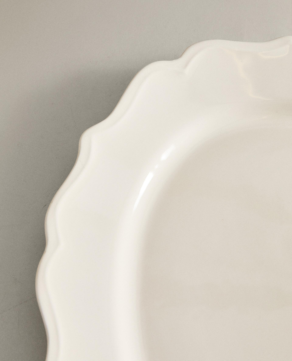 Zara Home блюдо сервировочное из фаянса, цвет бежевый, 40 см