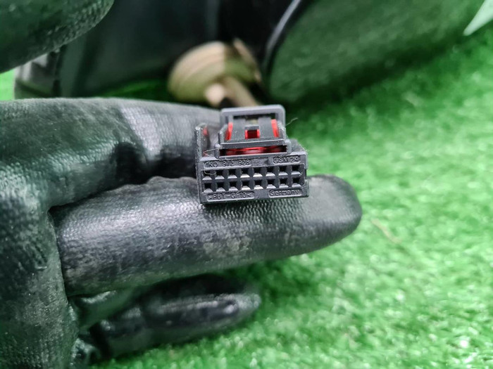 Зеркало левое Skoda Karoq (2017-н.в.) 9 контактов