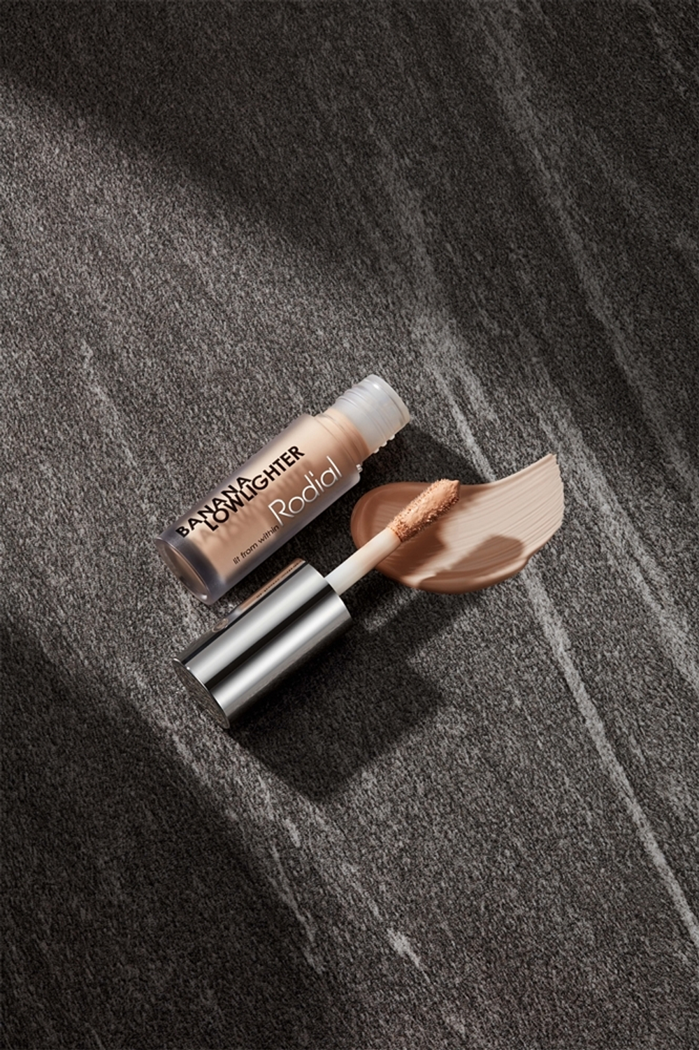 Rodial Banana Lowlighter - осветляющий консилер, 5,5 ml