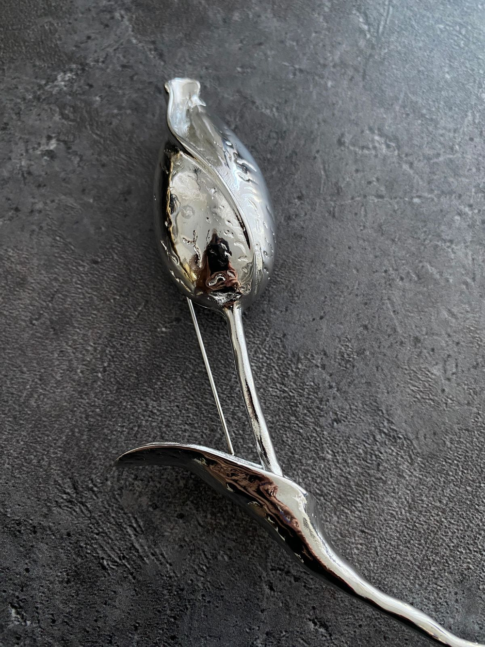 Брошь "Тюльпан", оттенок серебро