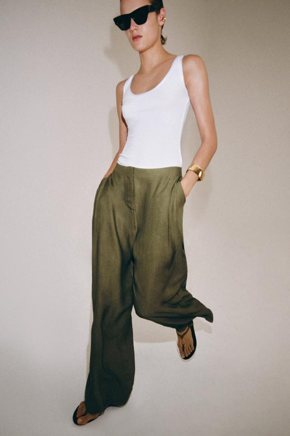 ZARA СТРУЯЩИЕСЯ БРЮКИ — ZW COLLECTION, ТЕМНО-ОЛИВКОВЫЙ