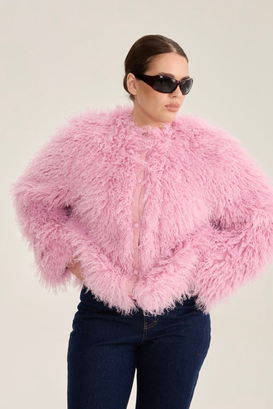 Шуба укороченная из искусственного меха ламы, розовый
