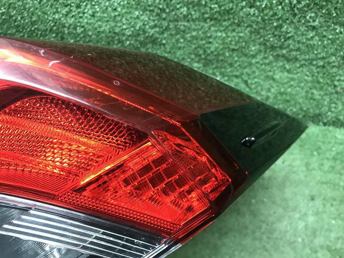 Фонарь правый внешний Toyota RAV4 5 XA50 (18-нв)