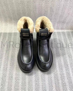 Женские лоферы Prada с мехом