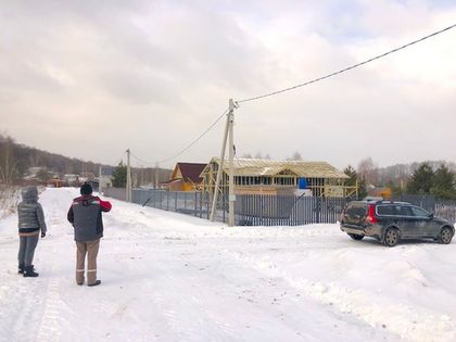 В «Усадьбе Романово» проводится очередной монтаж уличного освещения