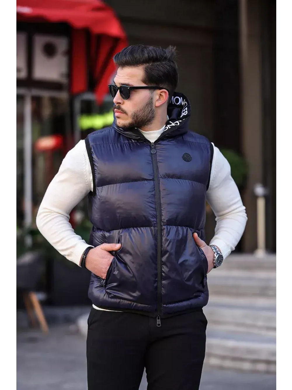 Жилет с капюшоном безрукавка утепленная