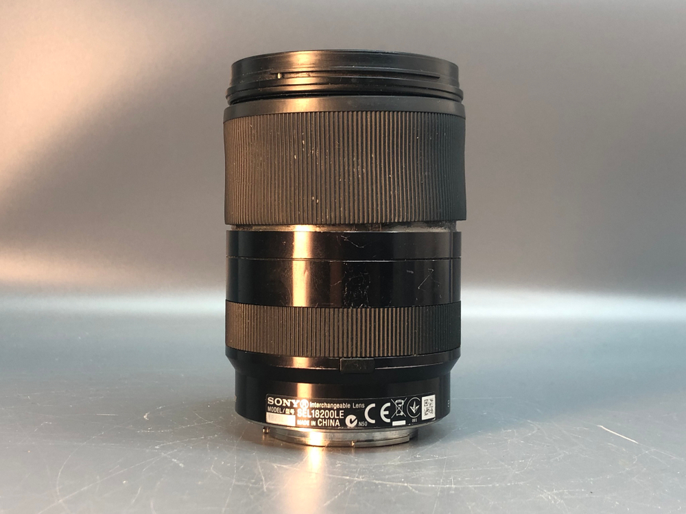 Sony 18-200mm 3.5-6.3 DT Db, Вибрирует