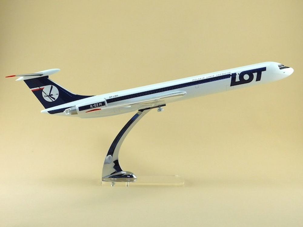 Модель самолета Ил-62М (М1:100, LOT)