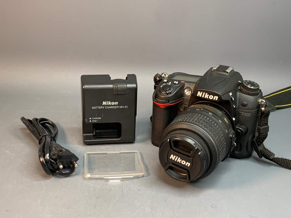 Nikon D7000 kit 18-55mm 3.5-5.6G VR 2.100 кадров