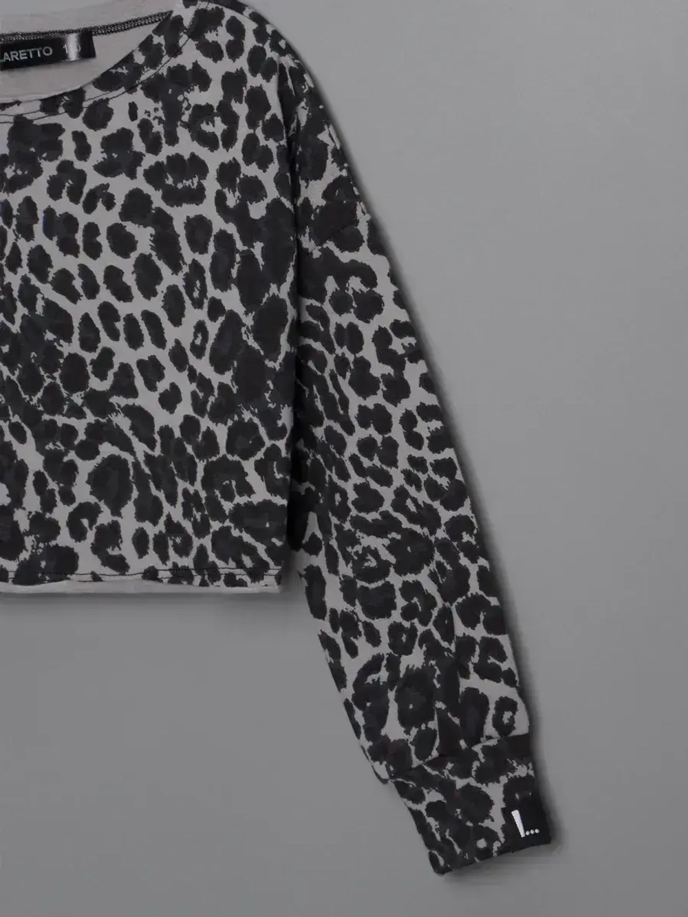 Лонгслив для девочки укороченный, леопард