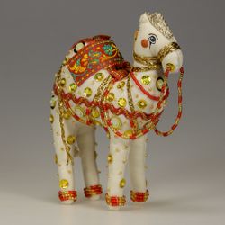 Бисерная ёлочная игрушка Верблюд