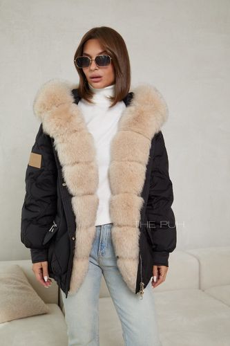 Черный стеганый пуховик со светлым мехом из песца