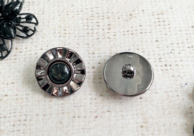 Пуговицы костюмные под металл, d 2,5 см, никель с чёрным