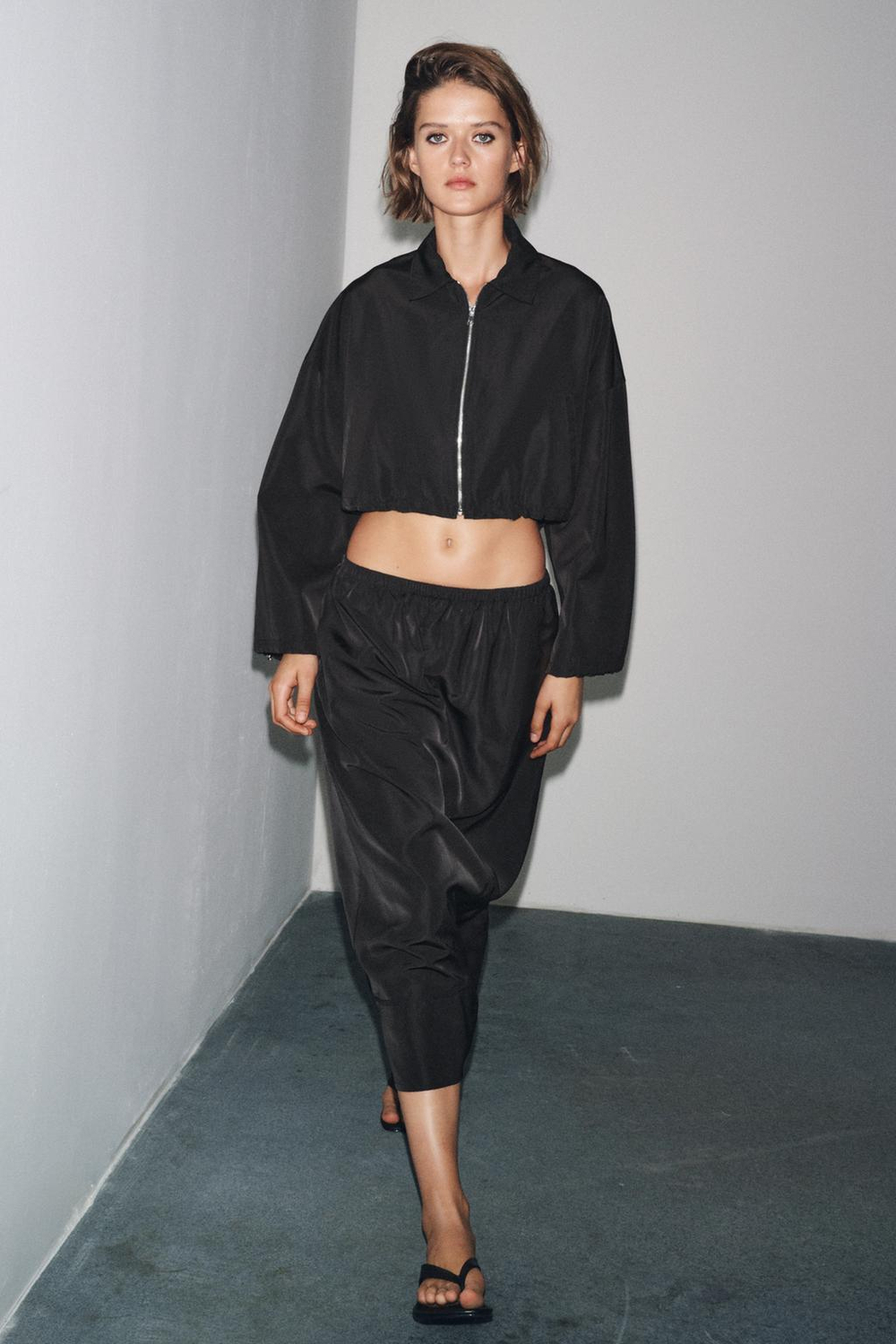 ZARA УКОРОЧЕННАЯ КУРТКА — ZW COLLECTION, ЧЕРНЫЙ