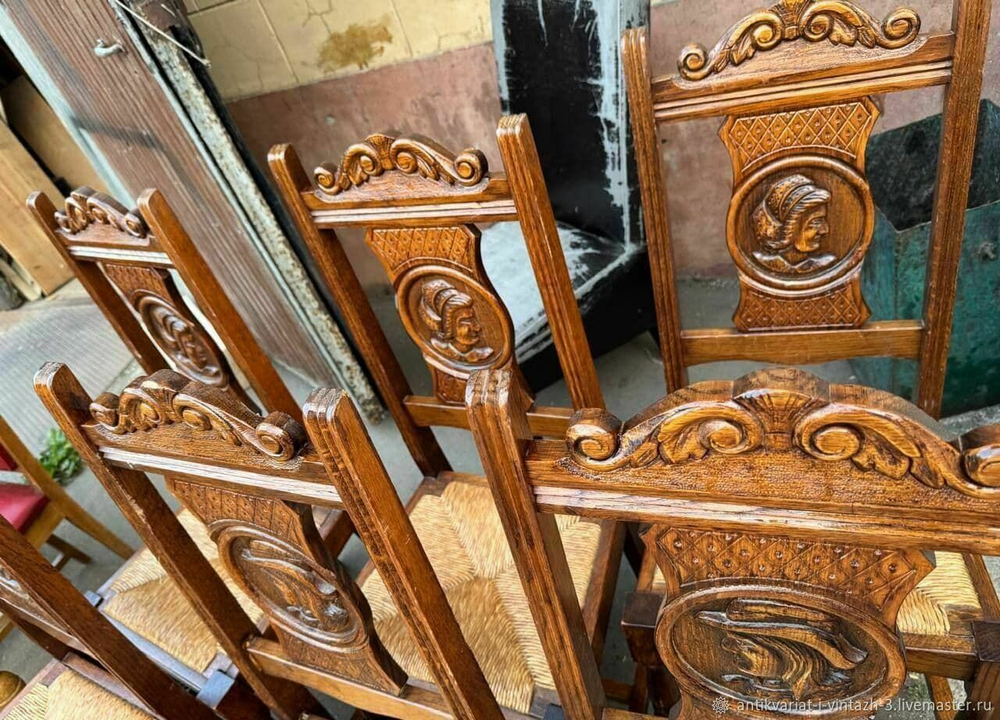 Старинные стулья с ротангом 2 шт