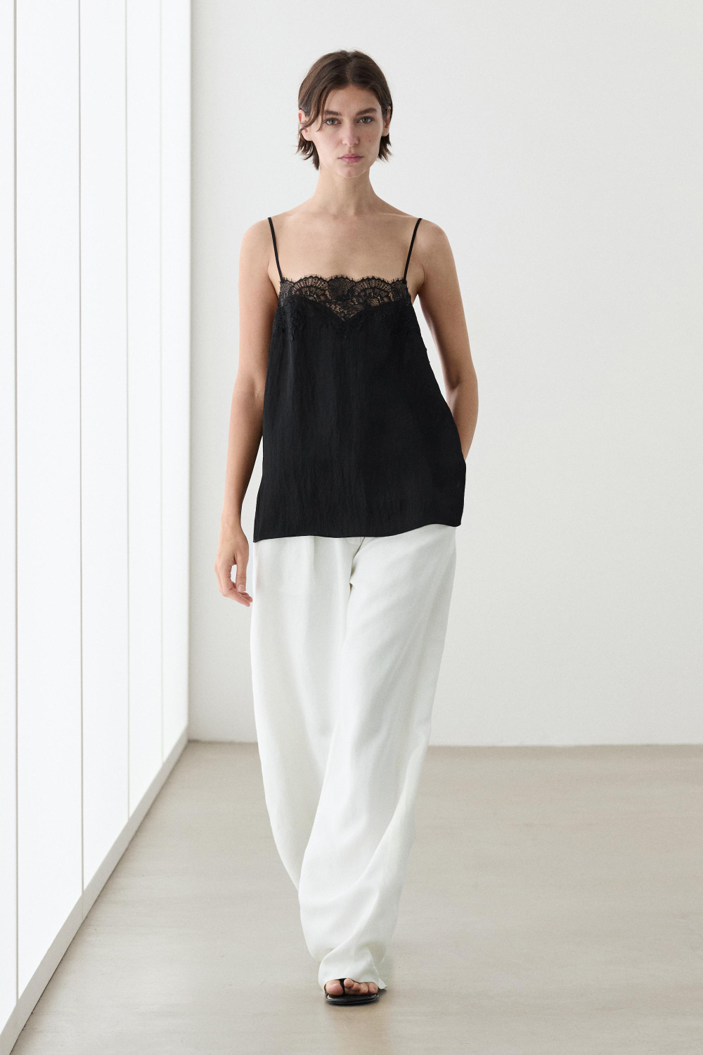 Massimo Dutti Топ в бельевом стиле с кружевом, черный