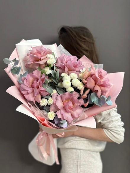 Авторский букет с 5 французскими розами сорта "Moccacino"