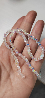 хтр4-пр Стекло граненое, треугольник, 4*3мм, прозрачное с переливом, нить 35см